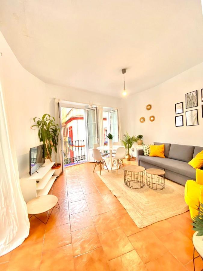 Comfortable Studio Old Town, Parking Optional Sevilla Kültér fotó